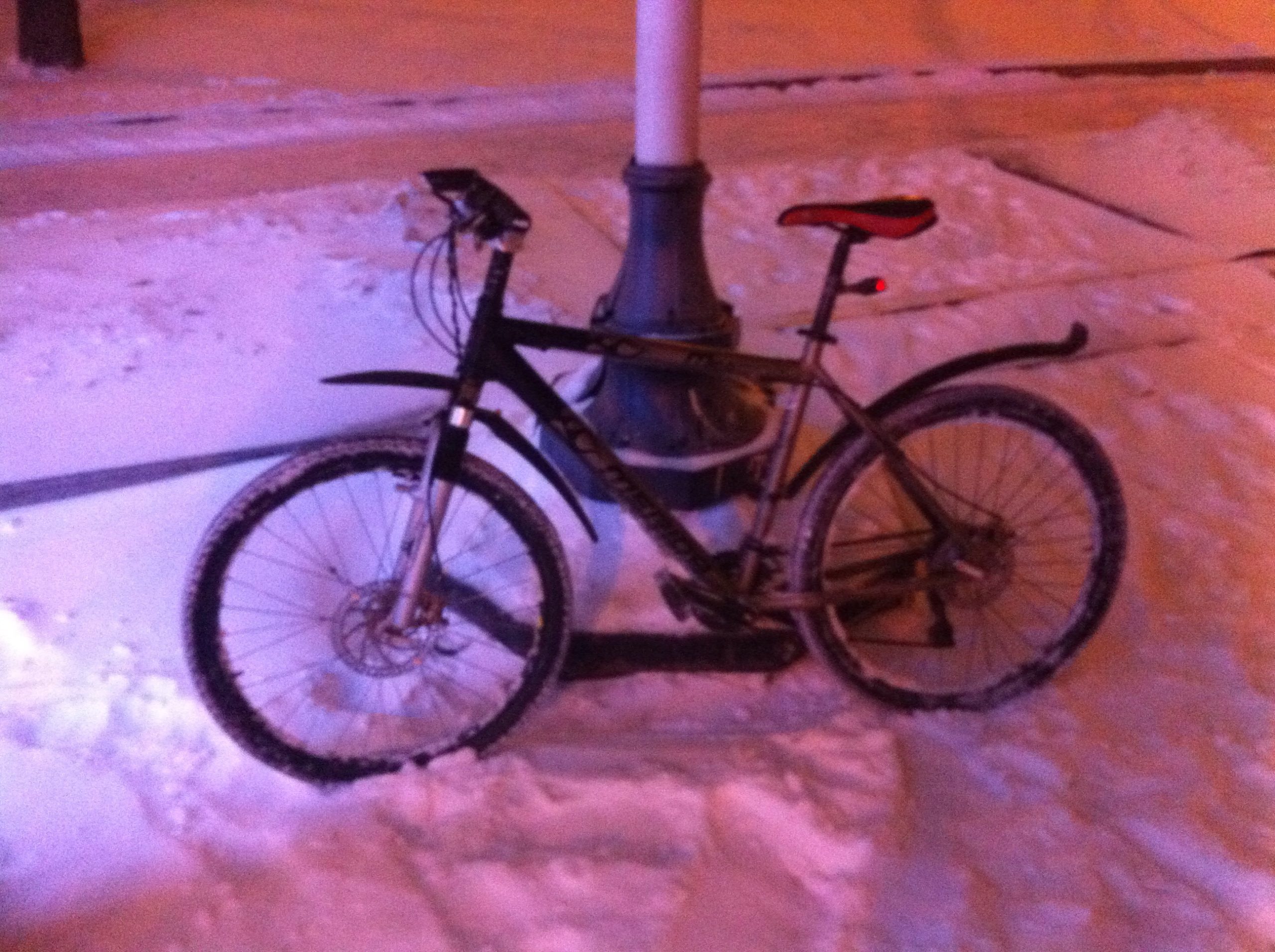 Поездка на велосипеде в снегопад